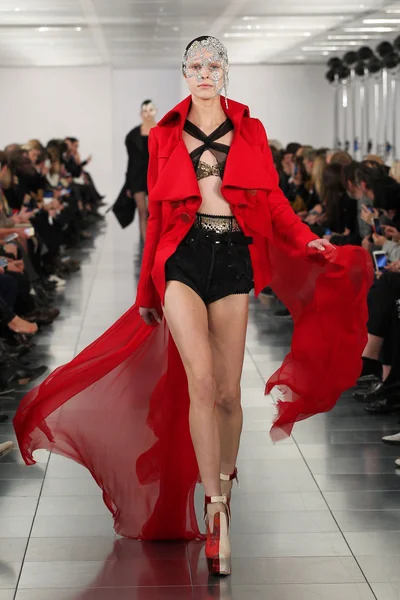Look 15